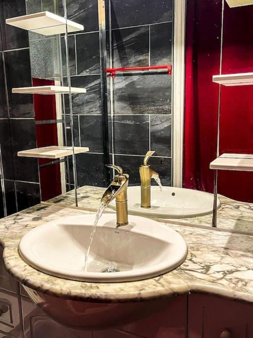 Le Moliere - Enigme Et Sauna Apartment Pezenas Luaran gambar